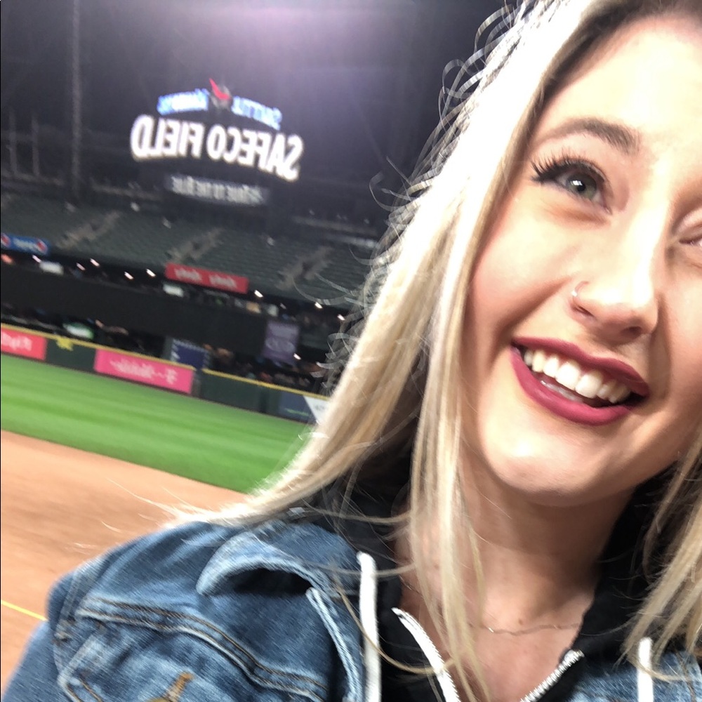 Meet your Posher, Mikaela